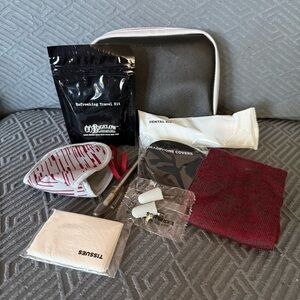 NEW COLE HAAN AMERICAN AIRLINES  Business Class Amenity Kit Cosmetic Bag Black